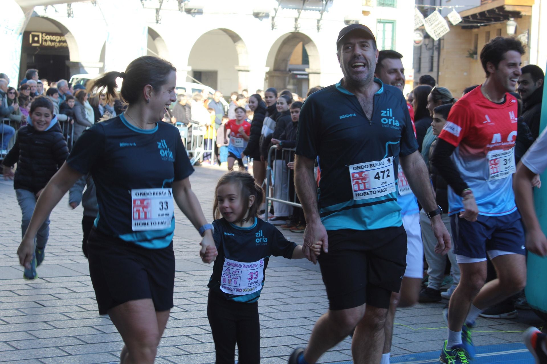 Más de 1.000 atletas y victoria de Aranbarri y Zabaleta en Azpeitia