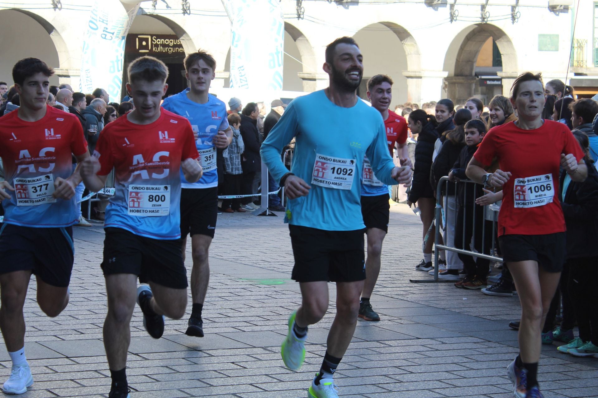 Más de 1.000 atletas y victoria de Aranbarri y Zabaleta en Azpeitia