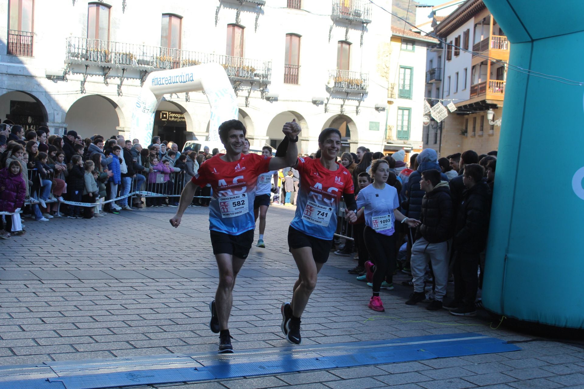 Más de 1.000 atletas y victoria de Aranbarri y Zabaleta en Azpeitia