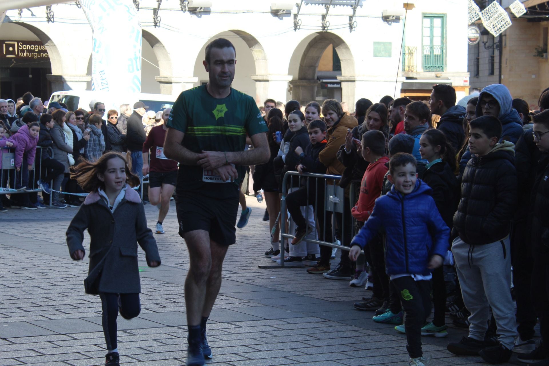 Más de 1.000 atletas y victoria de Aranbarri y Zabaleta en Azpeitia