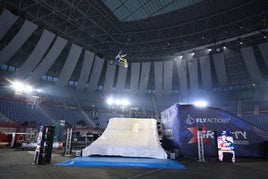 Los riders prueban la pista en el ensayo ayer en Illunbe.