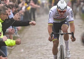 Mathieu van der Poel, durante el pasado Paris-Roubaix.