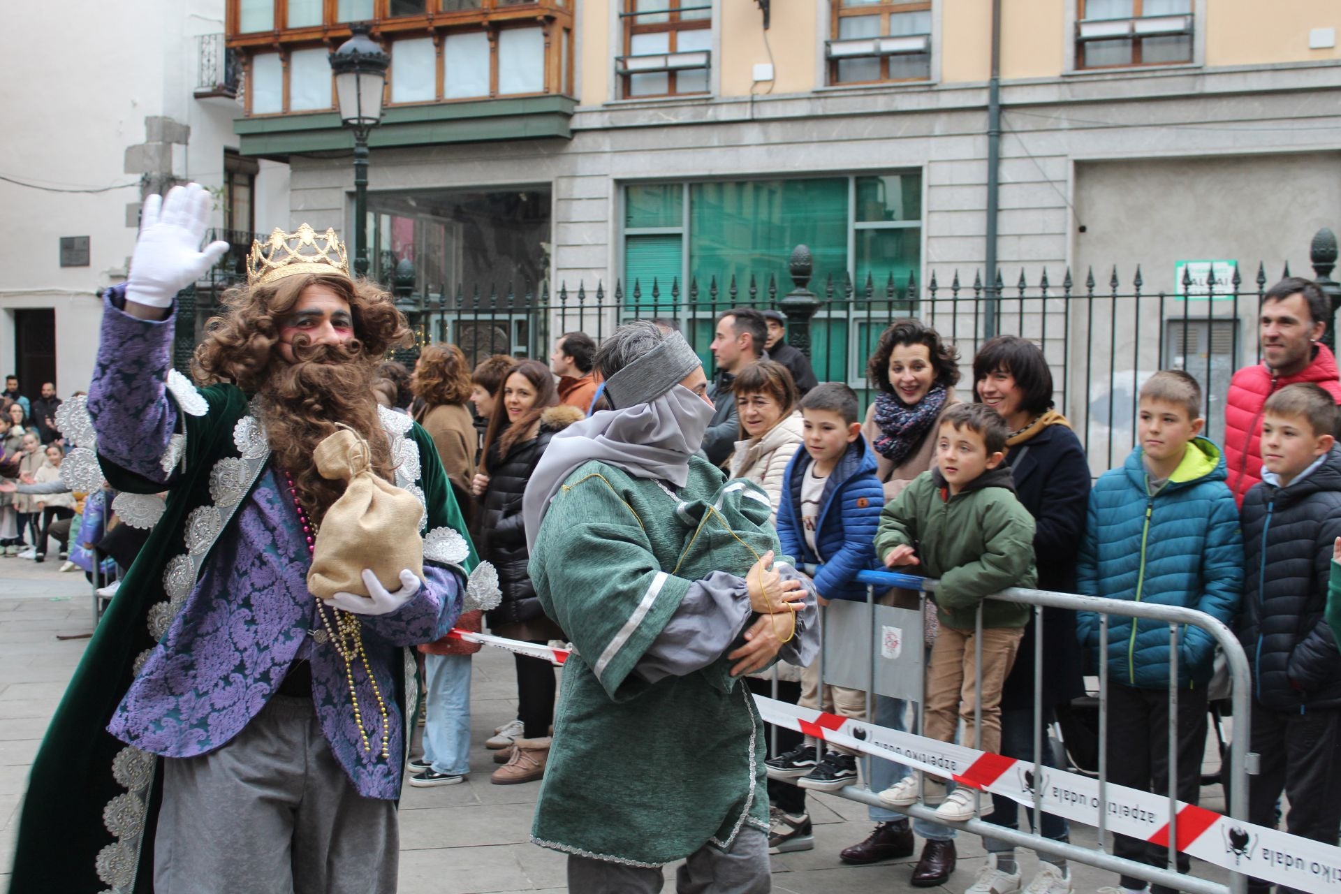 Los Reyes Magos llegan a Azpeitia en tren txu-txu