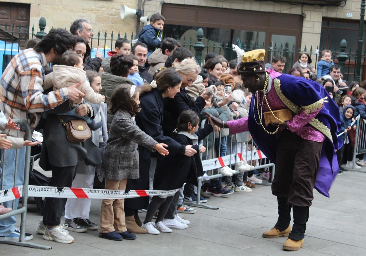 Los Reyes Magos llegan a Azpeitia en tren txu-txu