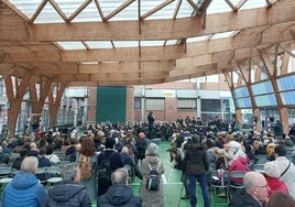 De nuevo el primer concierto del año fue un éxito reuniendo a gran número de errenteriarras en el patio de Koldo Mitxelena ikastetxea.