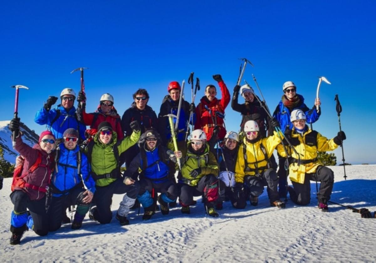 Montañeros de Arrastaka durante una de las actividades de 2024.