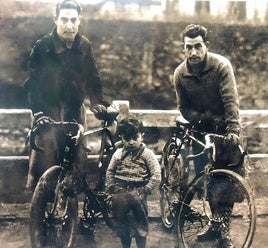 Saga. Los hermanos Ricardo y Luciano Montero, con el pequeño Luciano.