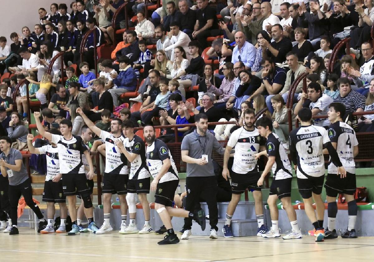 La afición zarauztarra podrá esta tarde disfrutar con un amistoso en el que Amenabar Zarautz se va a enfrentar a la selección de Chile que dirige Aitor Etxaburu.