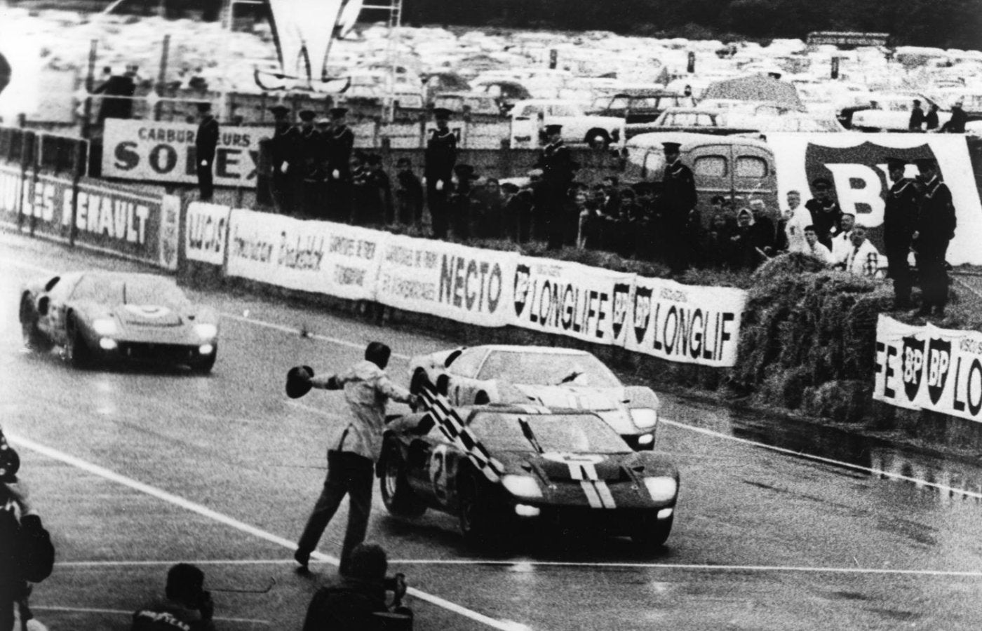 Llegada de los Ford en Le Mans 66.