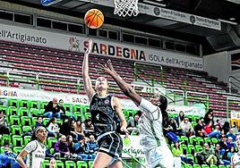 Las pupilas de Azu Muguruza deberán jugar un gran partido para remontar.