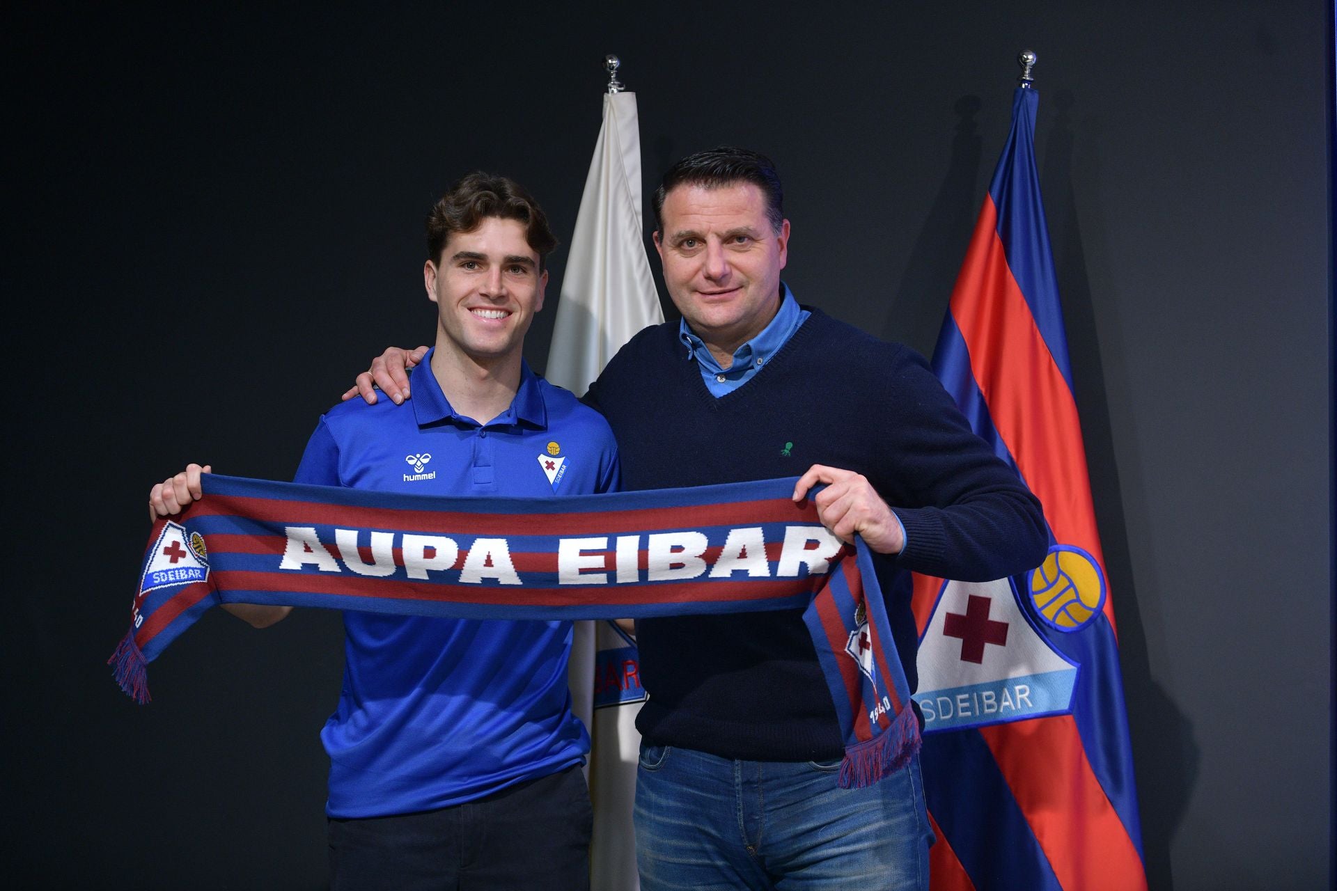 El Eibar presenta a Javi Martínez e Iván Gil