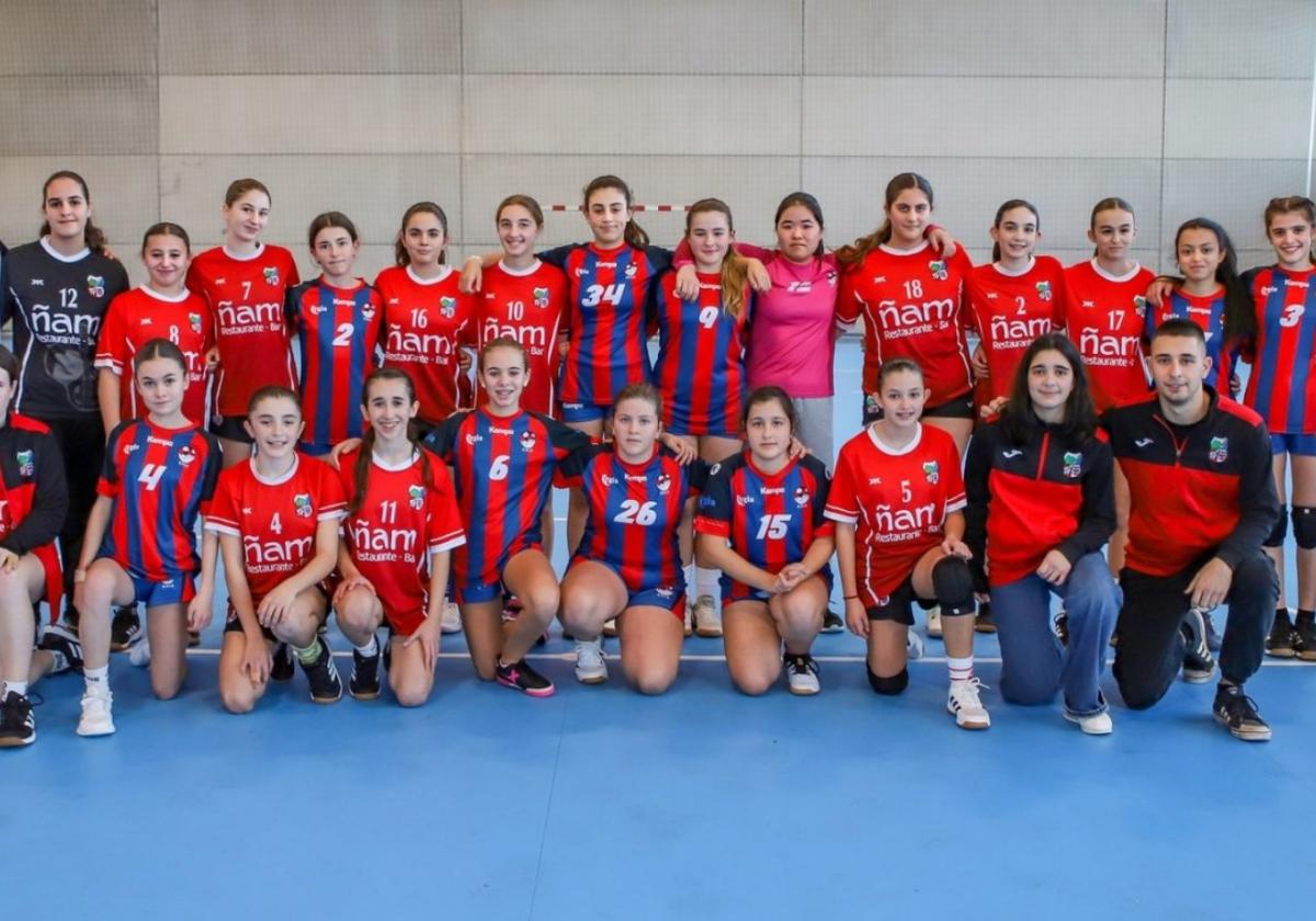 Jugadoras de distintas categorías tomaron parte en el Torneo de Navidad celebrado en el Polideportivo.