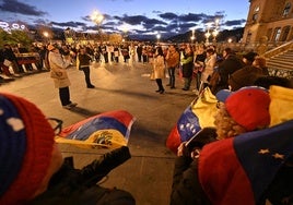 Un centener de personas se ha reunido este domingo en Alderdi Eder.