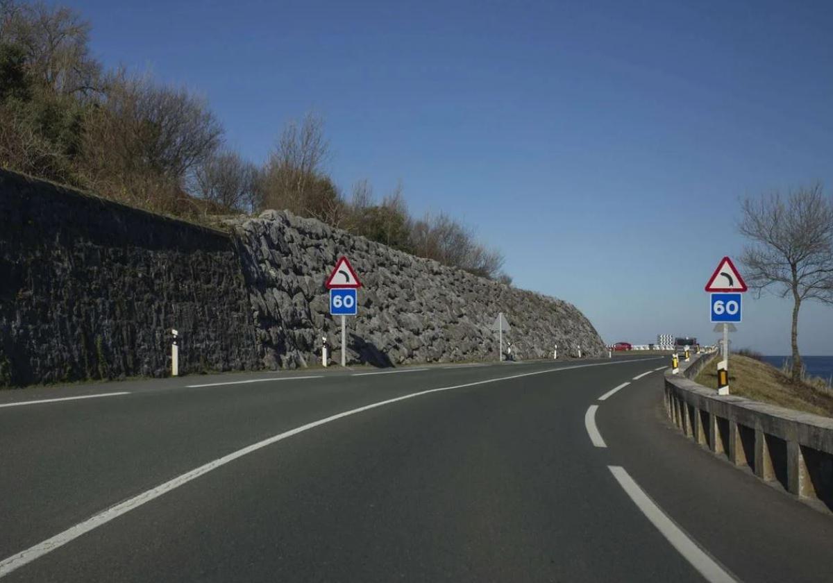 Un tramo de la N-634 entre Zumaia y Getaria.