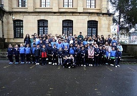 Las niñas y niños que forman parte de la Tamborrada Infantil de La Asunción en 2025