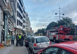 Momento en el que han llegado los bomberos a Trintxerpe.