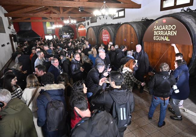La apertura del txotx en Astigarraga, ene imágenes