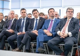 Ainara Basurko, Iñigo Urkullu, Mikel Jauregi, Noël d'Anjou, Mikel Torres y el alcalde de Bilbao, Aburto, ayer.