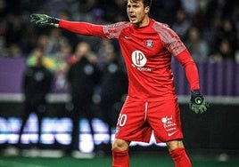 Álex Domínguez, portero catalán de 26 años, durante un partido con el Toulouse francés.