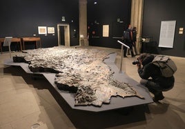 Vista de la gran maqueta de Gipuzkoa de 1951 incluida en la exposición.