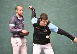 Aitor Elordi y José Javier Zabaleta, en una elección de material.