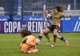 Emma Ramírez marca a placer el gol de la victoria en la eliminatoria de octavos de final de la Copa de la Reina contra el Deportivo.