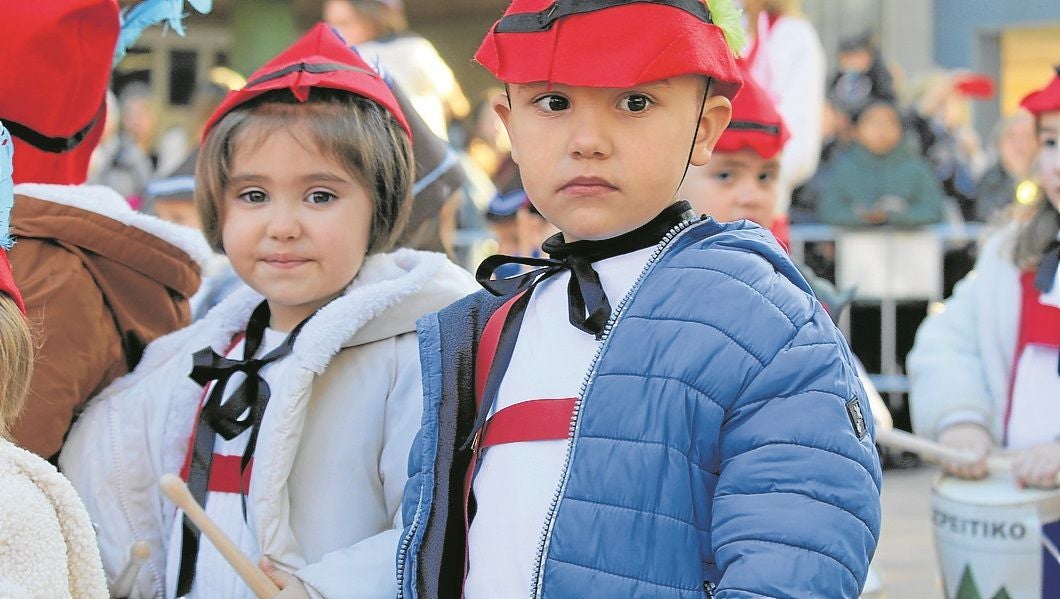 Jantzien gainetik txamarrak soinean, serio hartu zuen bikote honek jaialdia