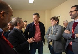 Page, a la izquierda, conversa con Sánchez y Andueza, ayer en Toledo.