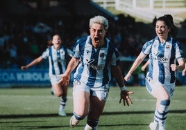 Lucía Pardo celebra su gol.