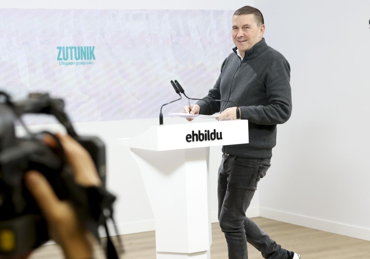Otegi respeta la decisión de Ortuzar y defiende que exista «un centro derecha abertzale»