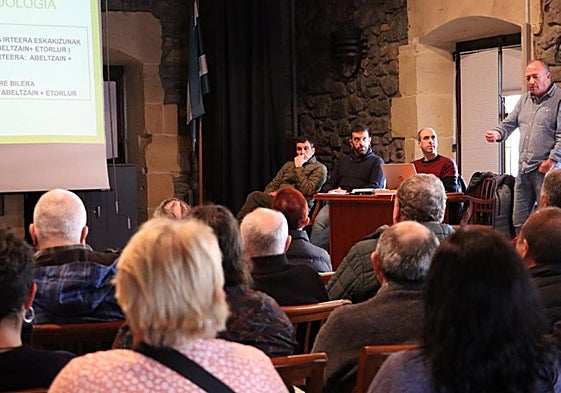 Urtean zehar hainbat bilera egiten ditu Goilarrek.