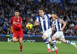 Mikel Oyarzabal, en carrera con el balón.