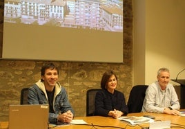 Nagore Alkorta junto al edil Joanes Amenabar e Iñaki Zabaleta, técnico de Azpeitia Berritzen.