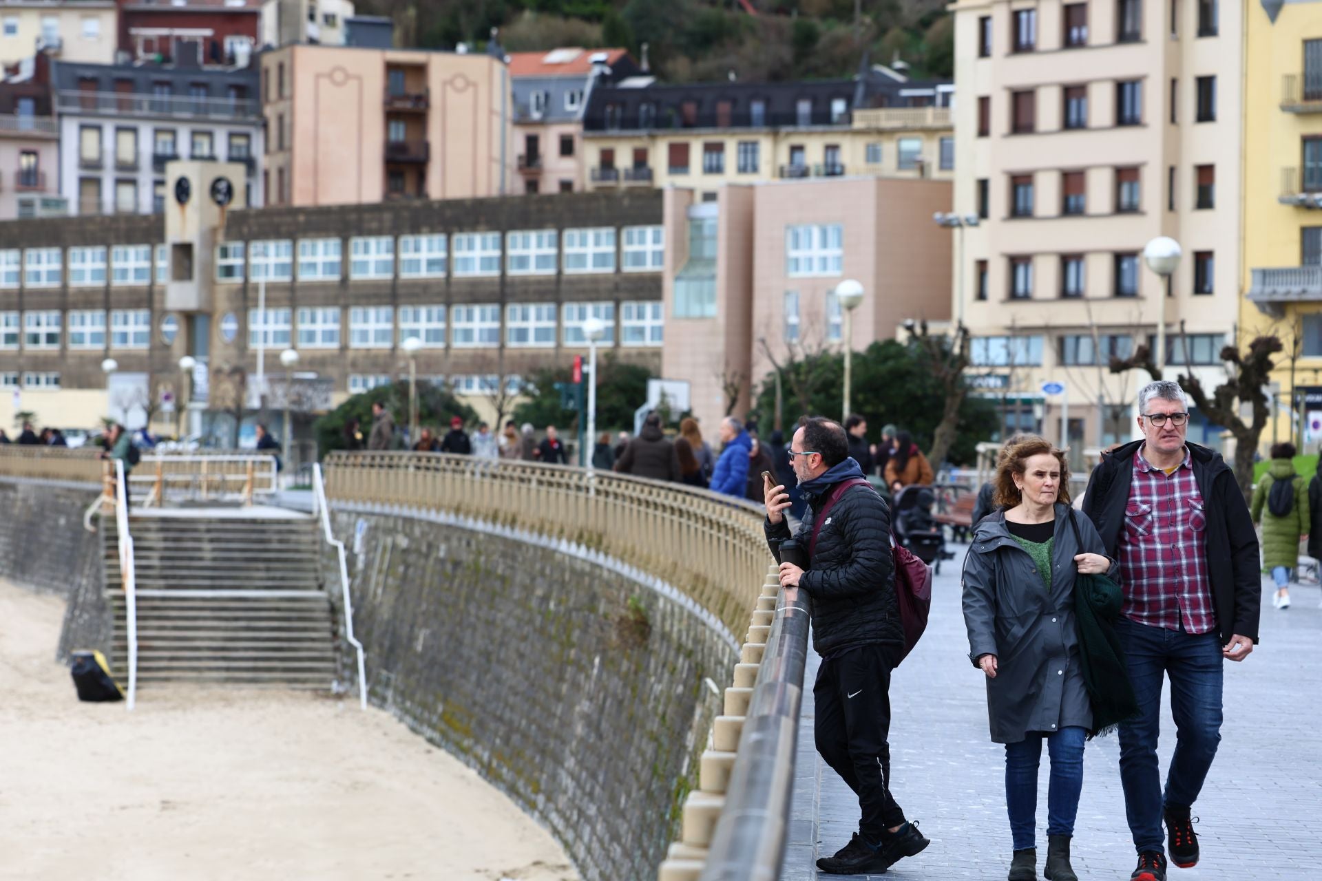 Viento y cielos nubosos para despedir la semana en San Sebastián