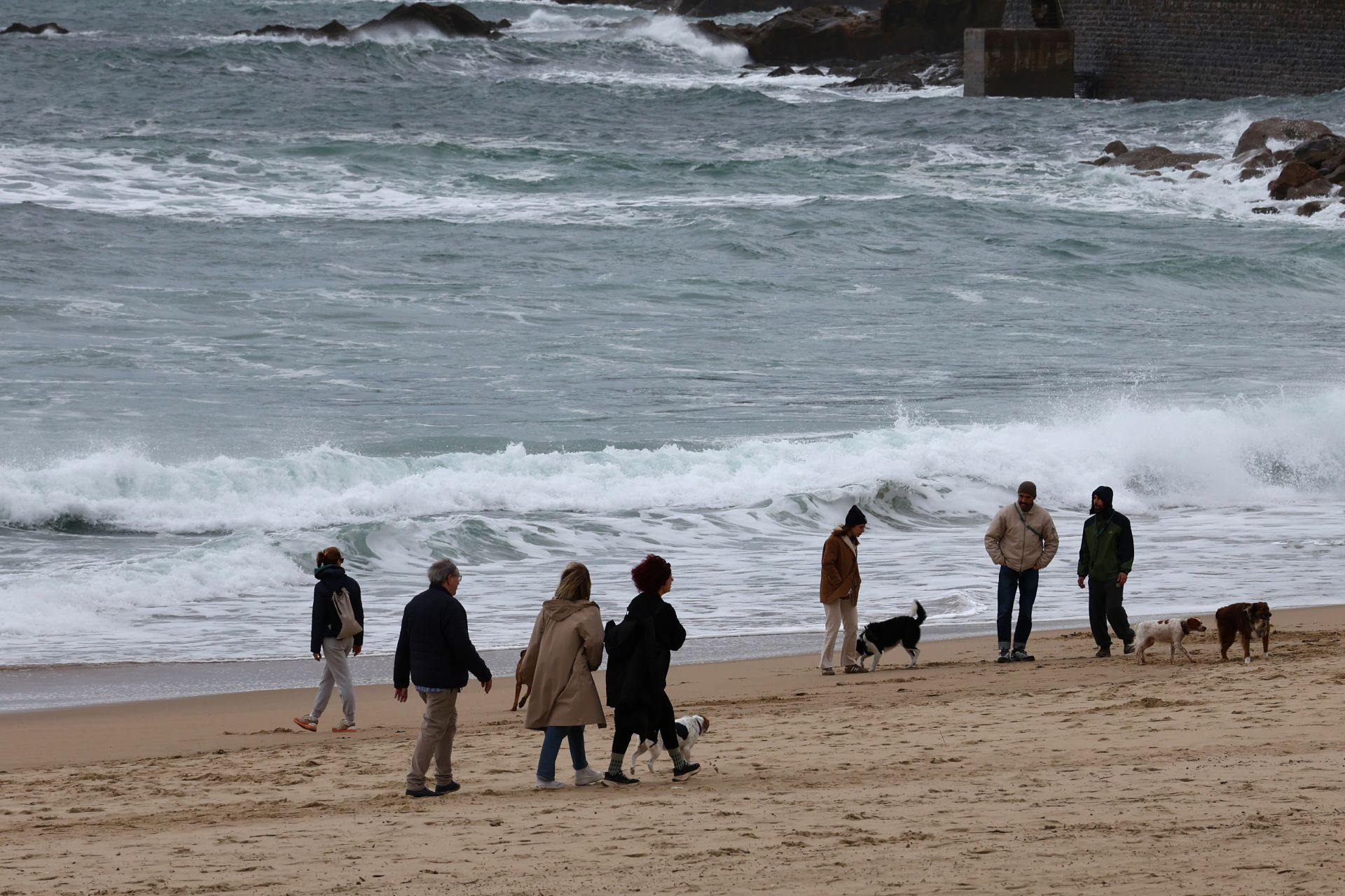 Viento y cielos nubosos para despedir la semana en San Sebastián