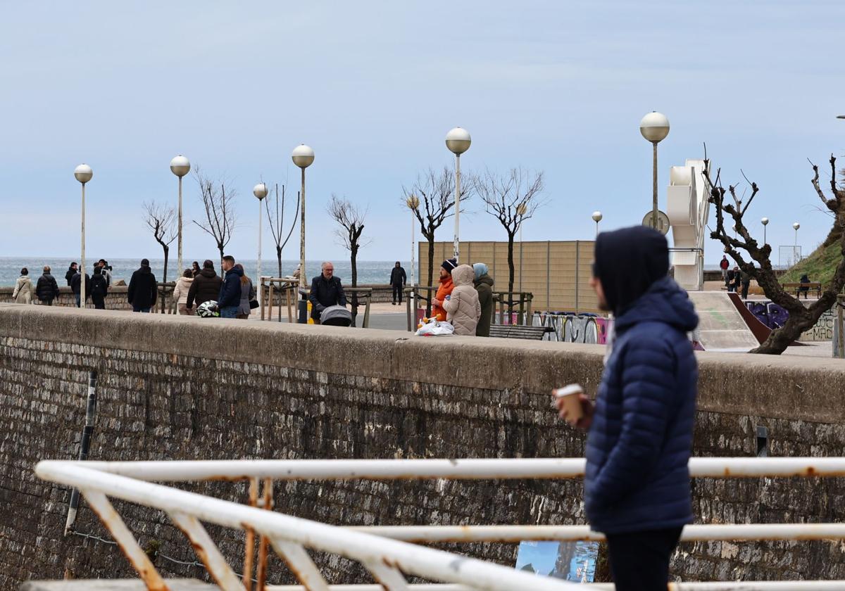 Viento y cielos nubosos para despedir la semana en San Sebastián