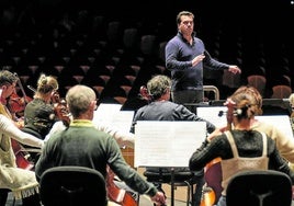 Robert Treviño, durante un ensayo con la Euskadiko Orkestra previo a un concierto de febrero del año pasado.