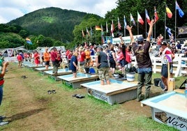 Un momento del Campeonato Mundial de bateo de oro celebrado en Navelgas en 2015.