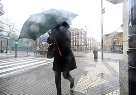 Jornada desapacible con viento, lluvia y olas