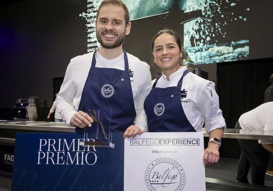 Axel Smyth y Claudia Merchán con el título de Cocinero Revelación ayer en Madrid Fusión.