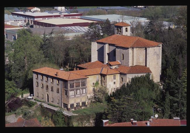 Palacio de Murguía en Astigarraga con su iglesia de Nuestra Señora.