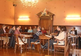 Alcalde y concejales del consitorio en el pleno celebrado este jueves en el ayuntamiento.