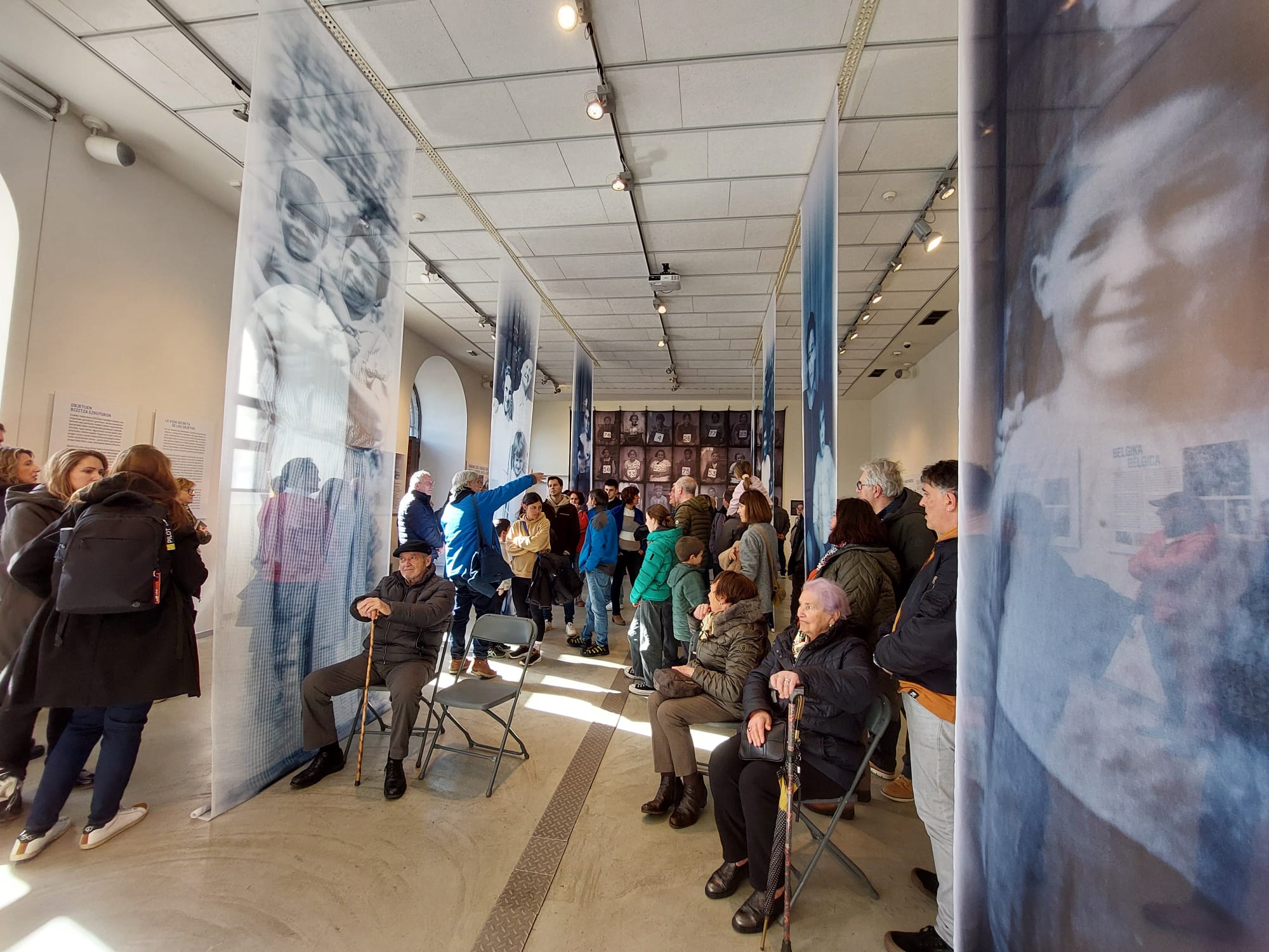 Las imágenes de la exposición &#039;El ojo de la aguja- 1936 Niños y niñas de la guerra&#039; en Zumaia