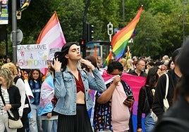 Manifestación del Día del Orgullo en el centro de San Sebastián.