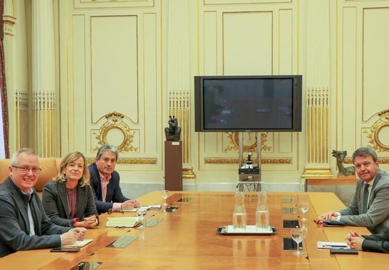 Asensio, Mendoza, Urkolla y Santano, durante la reunión de este lunes.