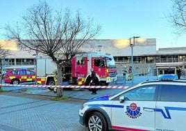 El incendio en el polideportivo se declaró el viernes por la tarde.