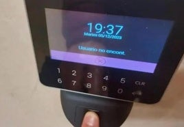 Lector de huella digital para fichar en el trabajo.