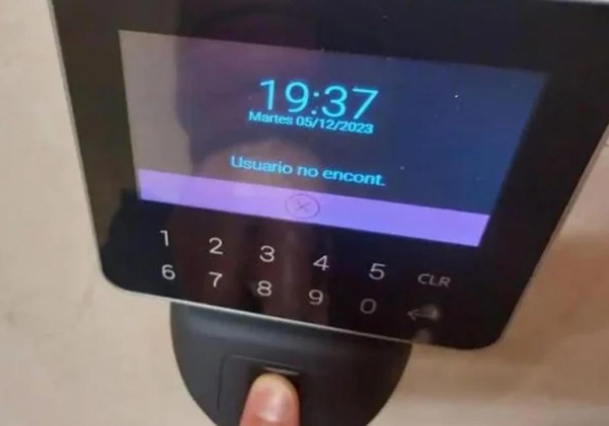 Lector de huella digital para fichar en el trabajo.