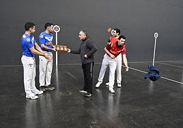 Imaz, Jaka, el seleccionador de material Alustiza, Altuna III y Aranguren, en Segura.