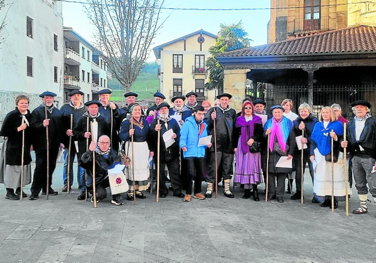 Grupo de Kantazaun que salió a la calle el martes por Santa Águeda.